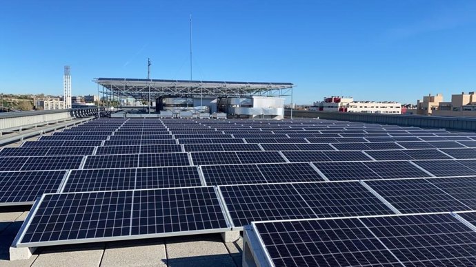 Placas solares en uno de los activos de Merlin