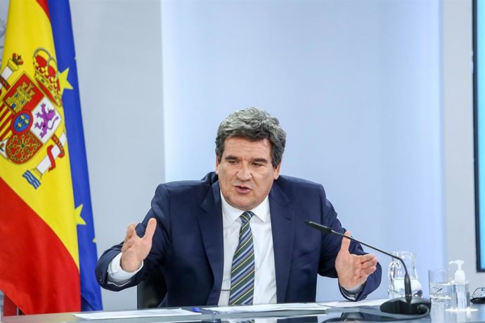El ministro de Inclusión, Seguridad Social y Migraciones, José Luis Escrivá, comparece en una rueda de prensa posterior al Consejo de Ministros extraordinario