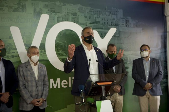 El secretario general de Vox, Javier Ortega Smith, ofrece un mitin en la nueva sede del partido en Melilla