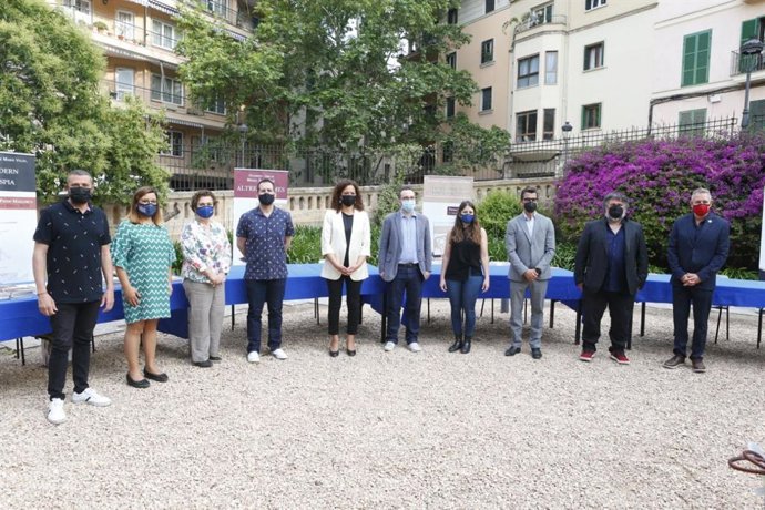 El Consell presenta las obras ganadoras de los Premios Mallorca de creación literaria editadas en papel.