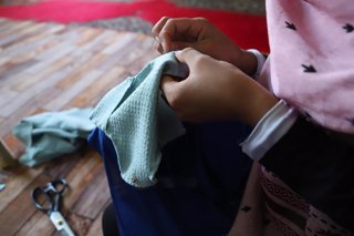 Pari cose kits de higiene menstrual en Afganistán