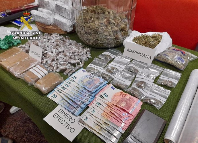 Guardia Civil desmantela un activo punto dedicado a la venta ininterrumpida de varios tipos de sustancias estupefacientes