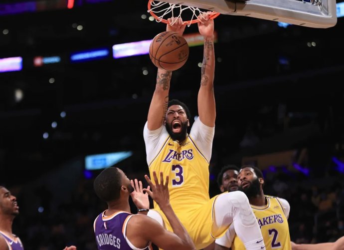 Archivo - Davis machaca en el Lakers - Suns