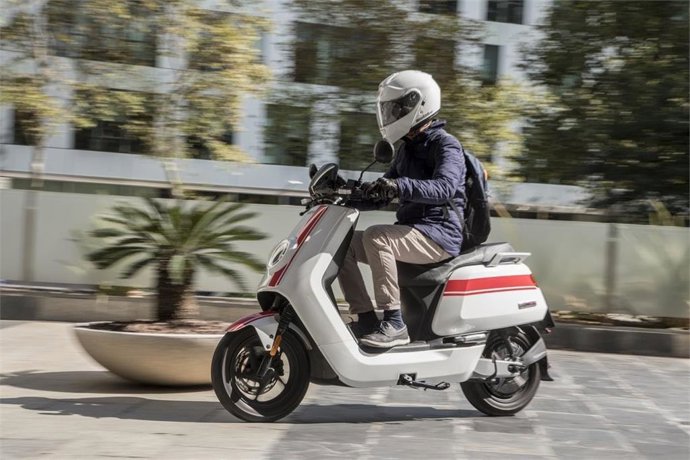 Archivo - Imagen de un motorista.