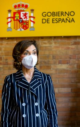 Carmen Calvo, atiende a los medios antes de clausurar el acto de presentación del libro 'Memoria Democrática. Fosas y exhumaciones" a 28 de mayo del 2021, en Sevilla, Andalucía, España