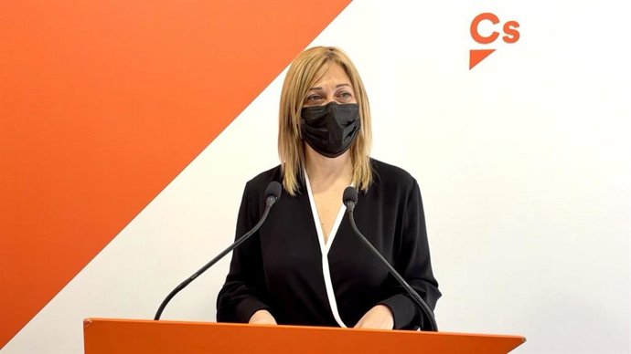 La coordinadora regional de Cs, Carmen Picazo, en rueda de prensa.