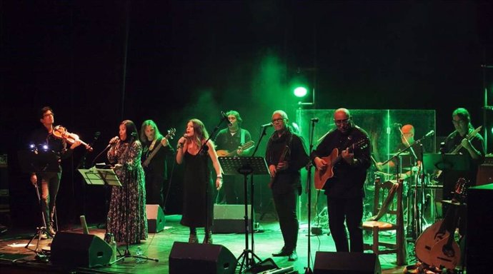 El grupo Aulaga Folk en concierto