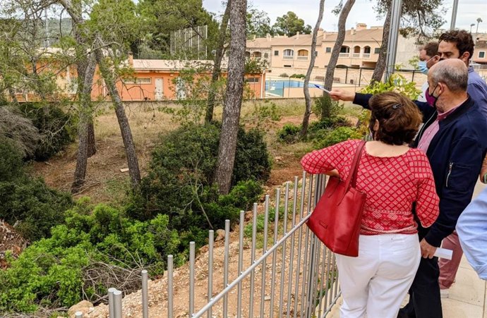 La consellera de Asuntos Sociales y Deportes, Fina Santiago, en Marratxí.