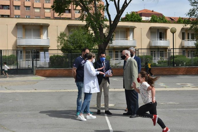 El Gobierno de La Rioja invierte 356.919,21 euros en la remodelación de los patios del CEIP Antonio Delgado Calvete de Arnedo