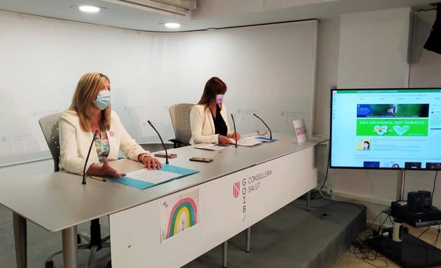 La consellera de Salud y Consumo, Patricia Gómez, y la directora general de Salud Pública y Participación, Maria Antònia Font, en la rueda de prensa de este viernes sobre el Día Mundial del Tabaquismo