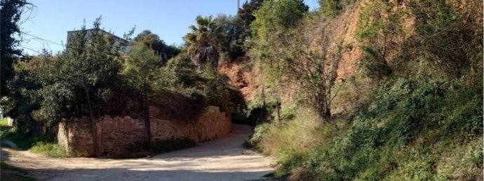 Detalle de los taludes sobre el camino histórico de Sant Cebri