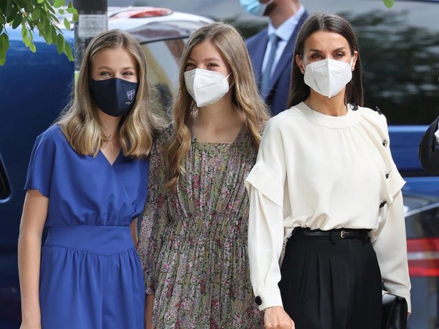 La Reina con sus hijas, Leonor y Sofía