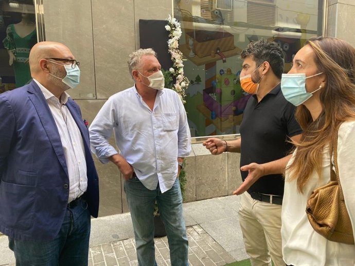 Representantes de Vox y Centro Córdoba.