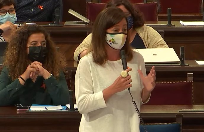 Arxiu - La presidenta del Govern de les Illes Balears, Francina Armengol, en el ple del Parlament.