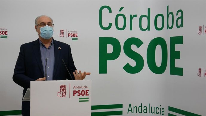 Archivo - El parlamentrio andaluz del PSOE por Córdoba Juan Pablo Durán en la sede de su partido.