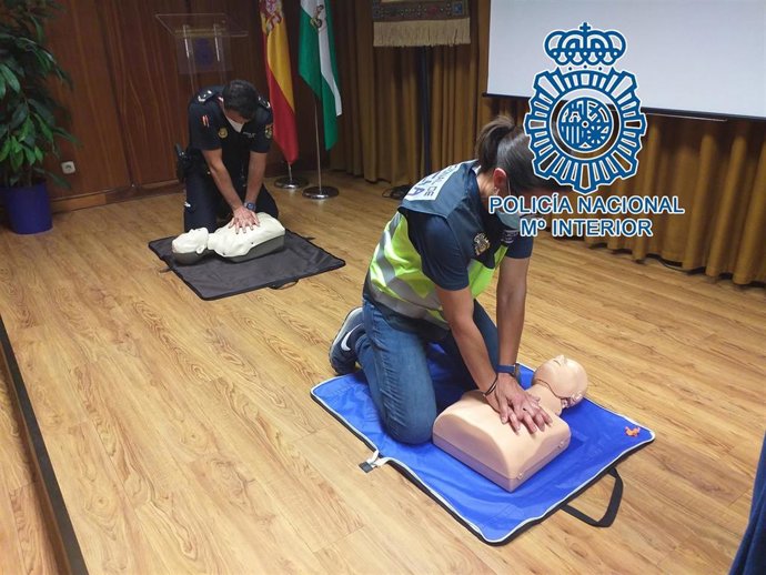 Formación de policías en primeros auxilios