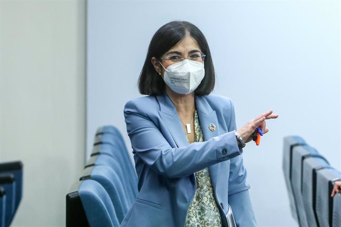 La ministra de Sanidad, Carolina Darias, a su salida de una rueda de prensa posterior a la reunión del Consejo Interterritorial del Sistema Nacional de Salud, a 26 de mayo de 2021, en Madrid (España). El Ministerio de Sanidad y las comunidades autónomas