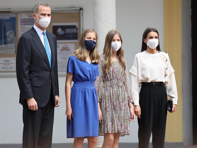 Los Reyes, la Princesa Leonor y la Infanta Sofía en la confirmación de la heredera al trono