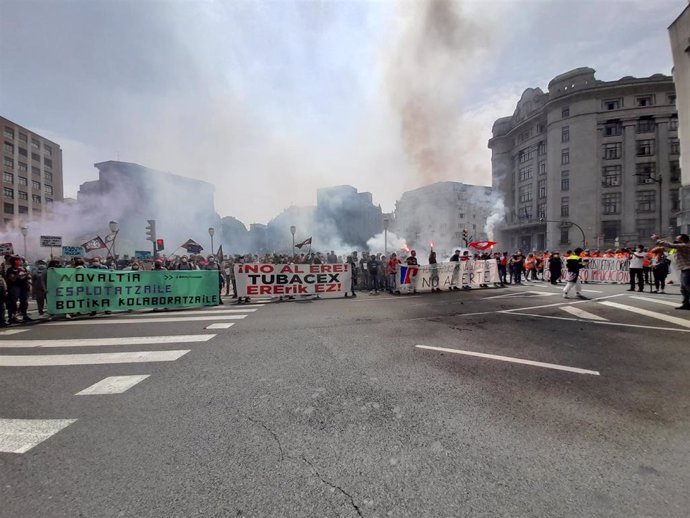 Trabajadores de Tubacex, PCB, Petronor y Bilboko Argiak se unen contra "la precariedad laboral y en defensa del empleo"