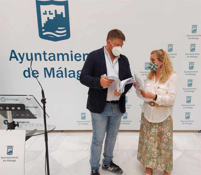 Los concejales de Adelante Málaga Nicolás Sguiglia y Remedios Ramos en una imagen de archivo 