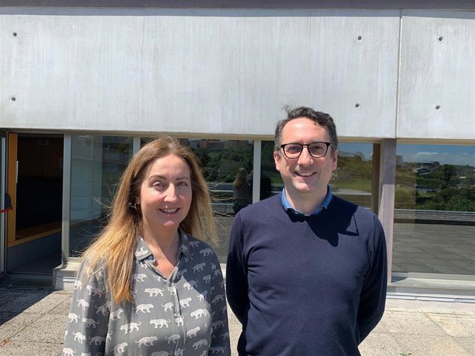 Los investigadores Berta Rivera y Bruno Casal