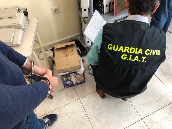 Archivo - Agente del GIAT de la Guardia Civil.