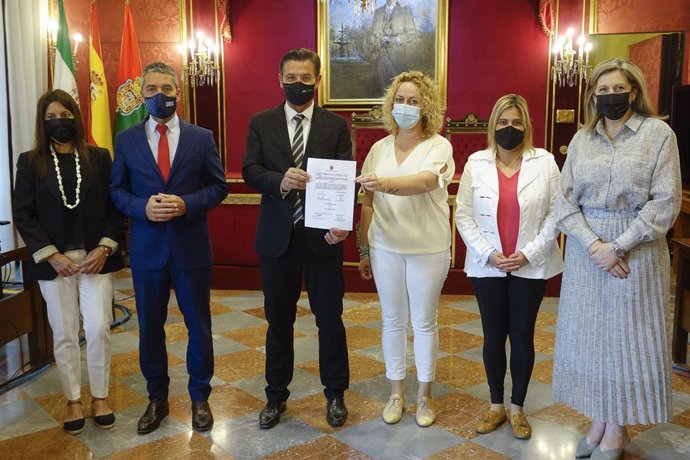 Representantes del Ayuntamiento y la Asociación de Celiacos de Granada