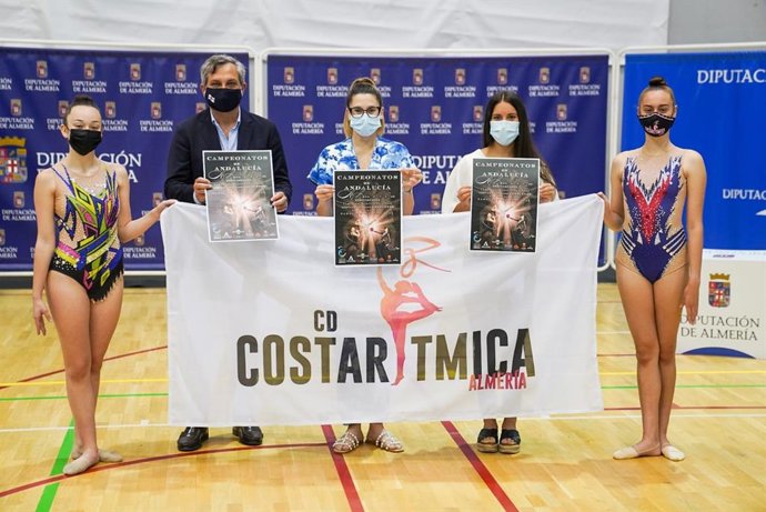 Gimnastas en el Pabellón Moíses Ruiz