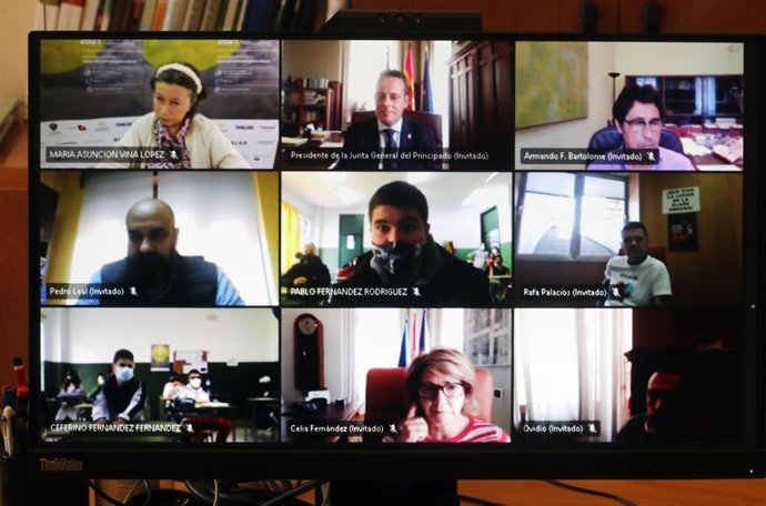 Mesa de la Cámara telemática con estudiantes de Secundaria.