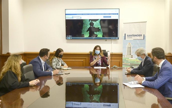 Reunión del Ayuntamiento de Santander con el sector turístico