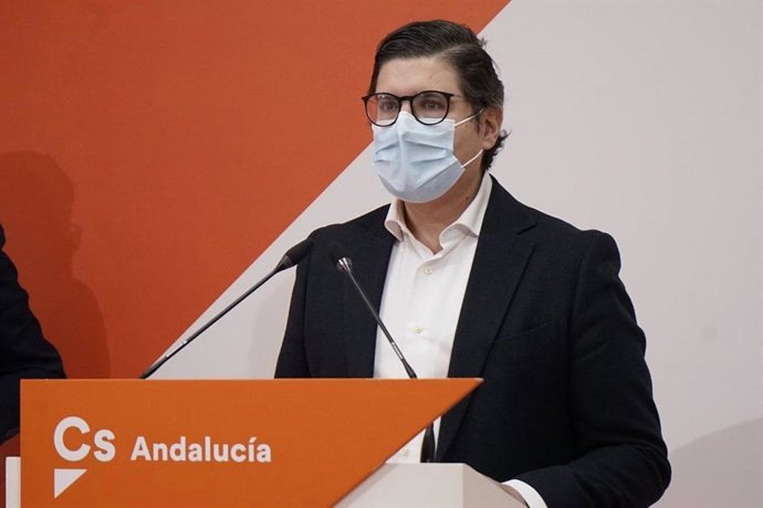 El coordinador provincial de Cs, Álvaro Pimentel, en rueda de prensa.