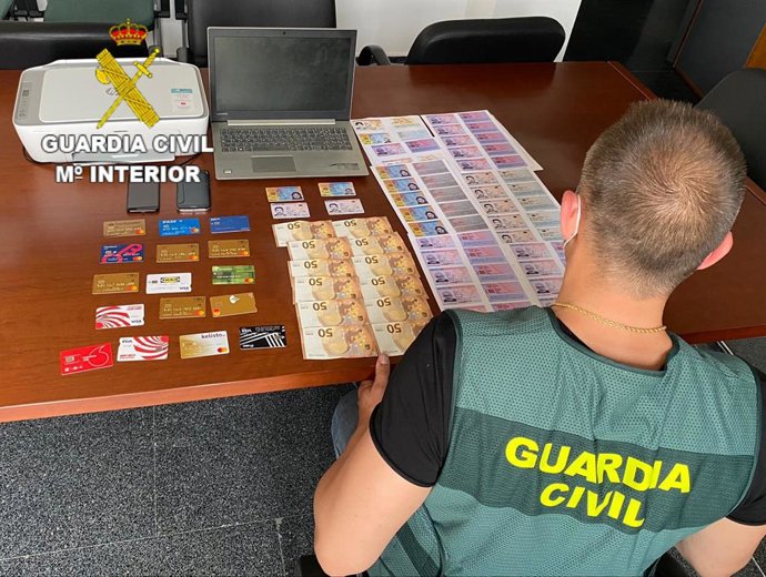 Dinero recuperado a las tres personas con domicilio en León por varios delitos de estafa.