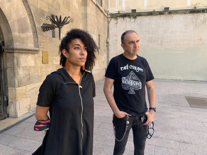 La diputada de la CUP en el Parlament Basha Changue y el exconcejal de Lleida Francesc Gabarrell.