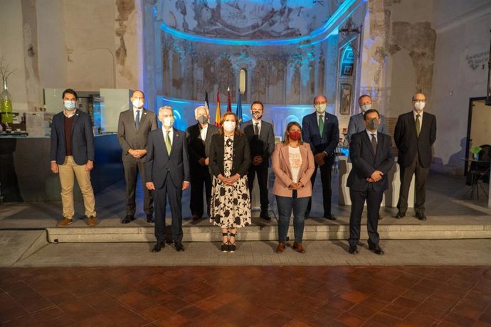 Iberdrola, a través de su fundación, ha firmado este viernes un acuerdo de colaboración con el Ayuntamiento de Talavera de la Reina (Toledo) para desarrollar un proyecto de mejora de la iluminación ornamental del 'Puente Viejo'.