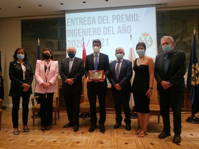 Entrega del 'Premio Ingeniero del Año 2020' a Jesús Caballero por el Colegio Oficial de Ingenieros Aeronáuticos de España (COIAE).
