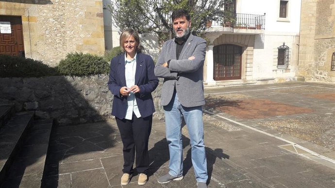 Archivo - Esther Bolado (PSOE) y Héctor Lavín (PRC) 