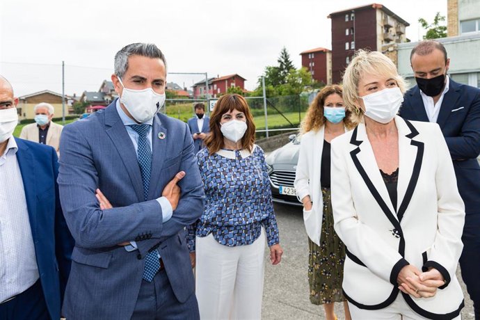 El vicepresidente de Cantabria, Pablo Zuloaga; la secretaria de Estado de Digitalización e Inteligencia Artificial, Carme Artigas, y la consejera Empleo y Política Social, Ana Belén Álvarez, visitan Amica