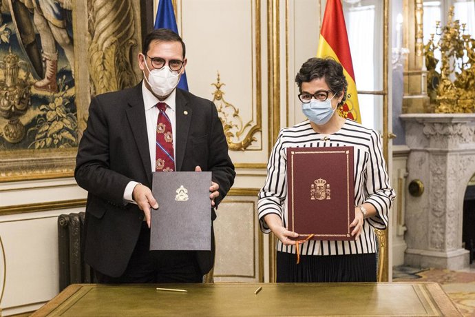 La ministra de Asuntos Exteriores, Unión Europea y Cooperación, Arancha González Laya, durante la reunión con su homólogo hondureño, Lisandro Rosales en el Palacio de Viana, a 28 de mayo de 2021, en Madrid, (España). La reunión se produce días después d