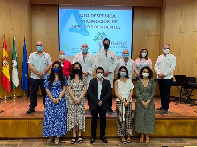 Homenaje a los médicos internos residentes que terminan su formación en el Área Sanitaria Sur de Córdoba.