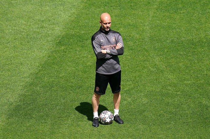 28 May 2021, Portugal, Porto: Manchester City manager Pep Guardiola leads a training session ahead of the UEFA Champions League final soccer match against Chelsea, at the Estadio do Dragao. Photo: Adam Davy/PA Wire/dpa