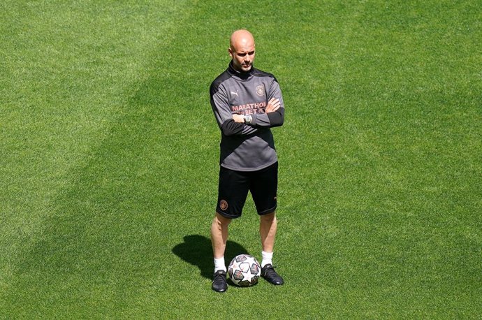 28 May 2021, Portugal, Porto: Manchester City manager Pep Guardiola leads a training session ahead of the UEFA Champions League final soccer match against Chelsea, at the Estadio do Dragao. Photo: Adam Davy/PA Wire/dpa