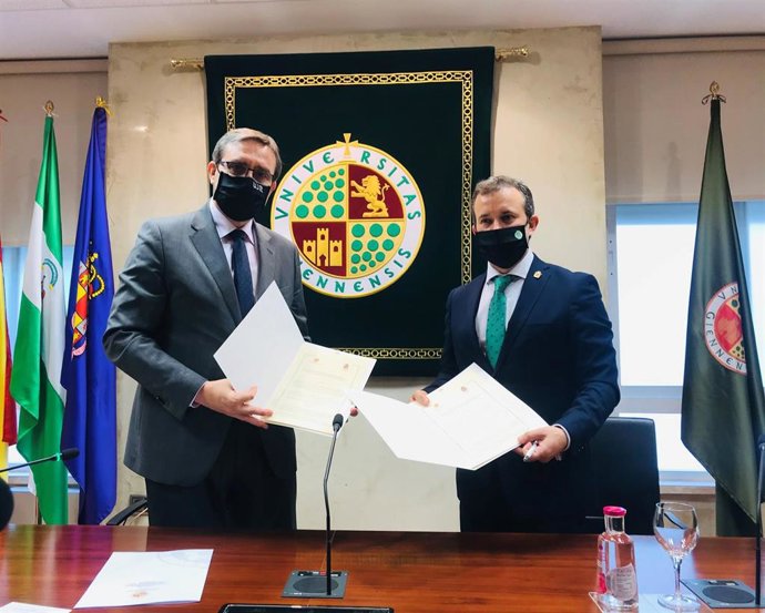 Firma del convenio entre la UJA y el Ayuntamiento de Jaén.
