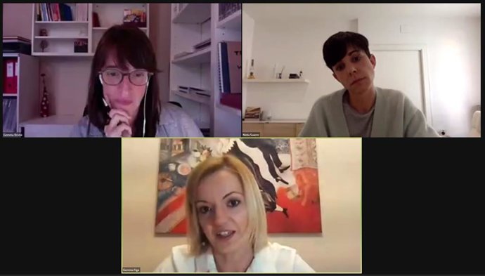 Imagen del debate virtual 'El pulso de los profesionales al Covid-19' con las enfermeras Nidia Suárez y Gemma Figa moderado por la periodista Gemma Bruna