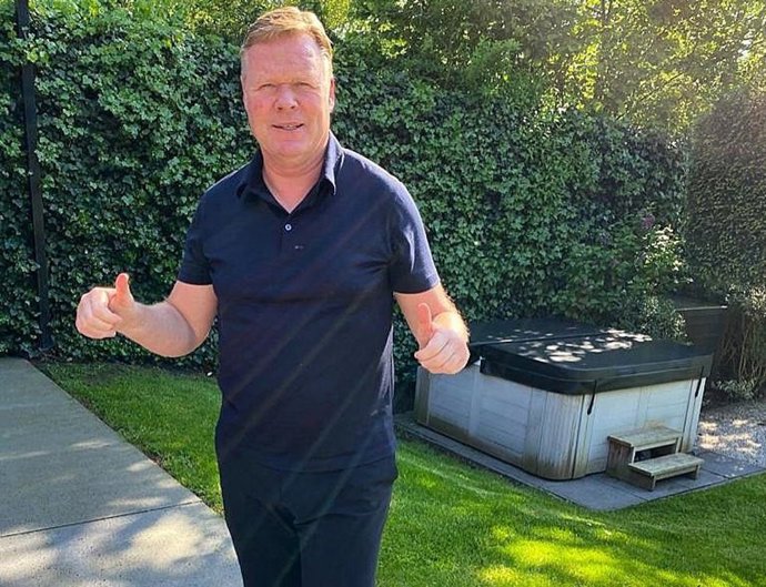 El técnico del FC Barcelona, Ronald Koeman, en su domicilio