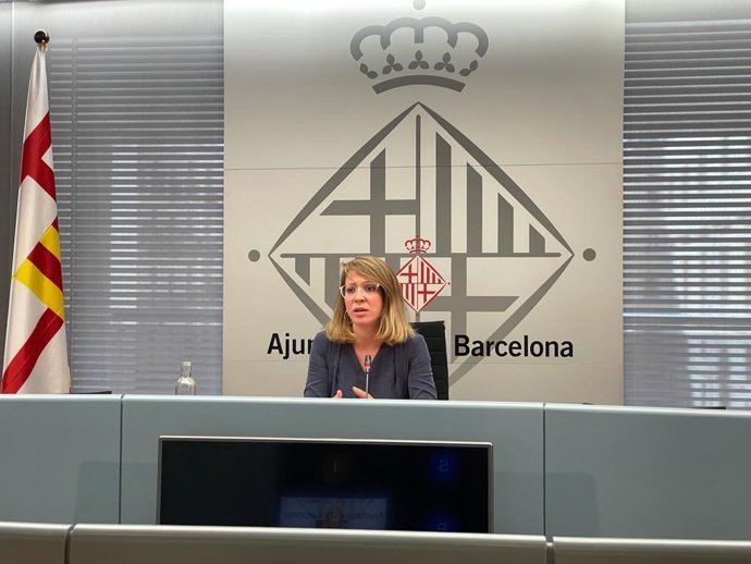 La tinent d'alcalde d'Urbanisme de Barcelona, Janet Sanz, en una roda de premsa aquest divendres.