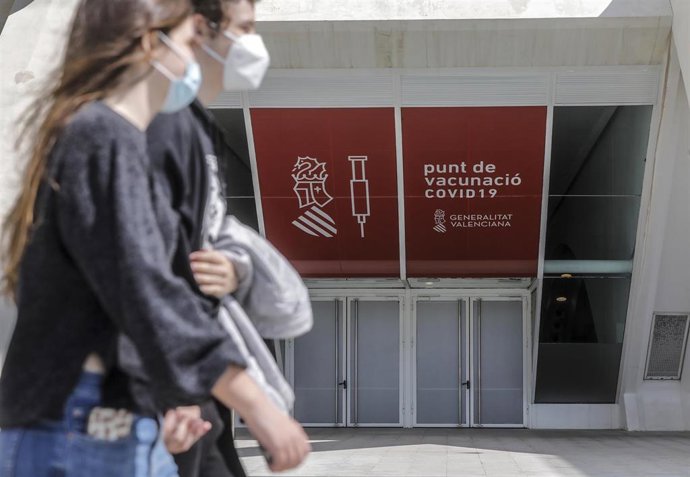 Archivo - Punto de vacunación en la Ciudad de las Artes y las Ciencias de Valncia