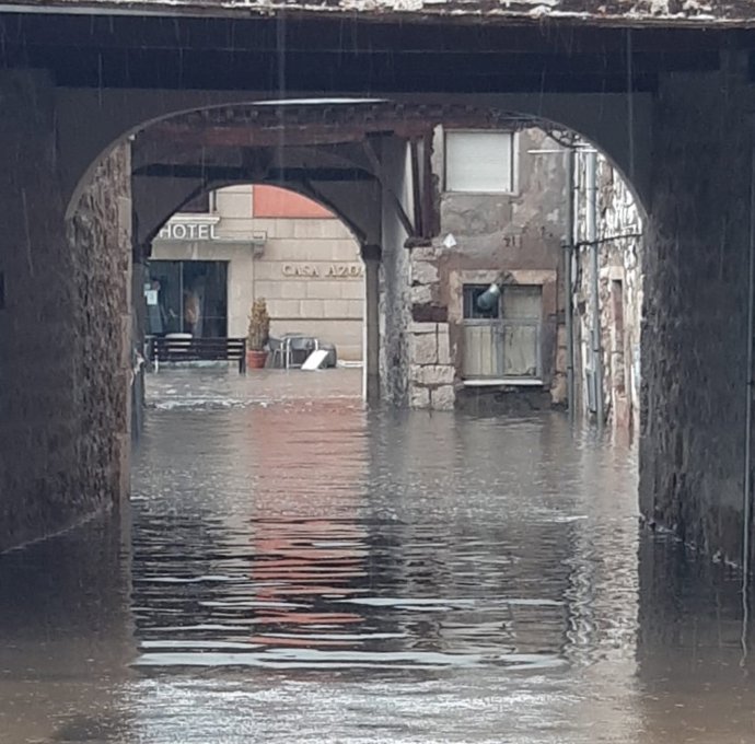 Arco de la Plaza del Sobrao de Burgos.