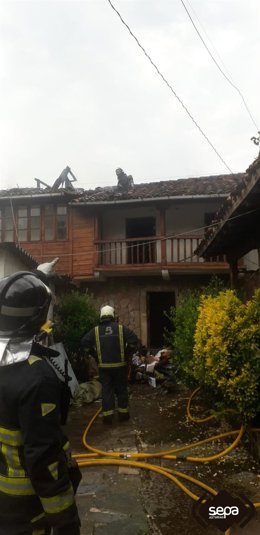 Incendio urbano en   Soto de Cangas.