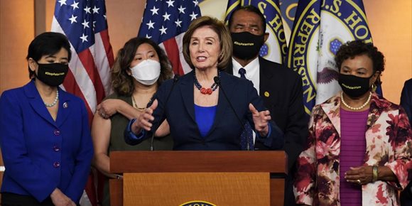 5. Los republicanos piden a Pelosi investigar la teoría de que la COVID-19 salió de un laboratorio