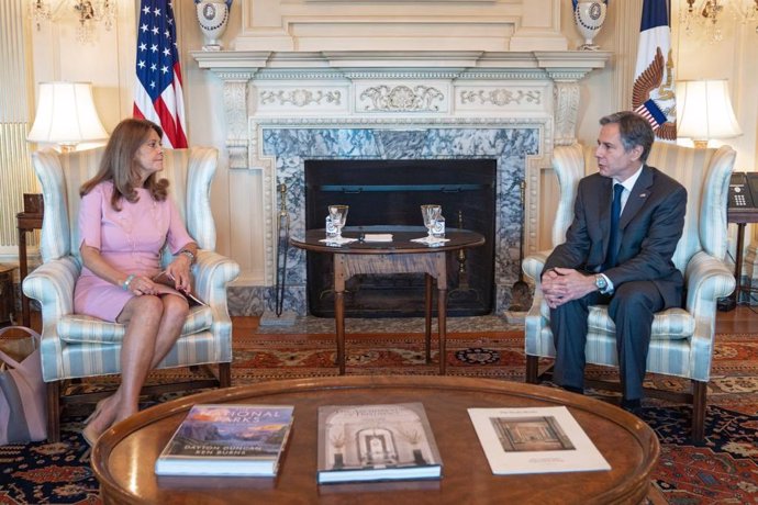 La vicepresidenta y ministra de Exteriores de Colombia, Marta Lucía Ramírez, y el secretario de Estado de Estados Unidos, Antony Blinken, en una reunión en Washington.